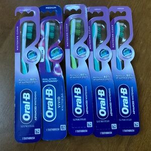 Oral-B Vivid Whitening/Advanced Whitening Medium Manual Toothbrush Bundle NEW